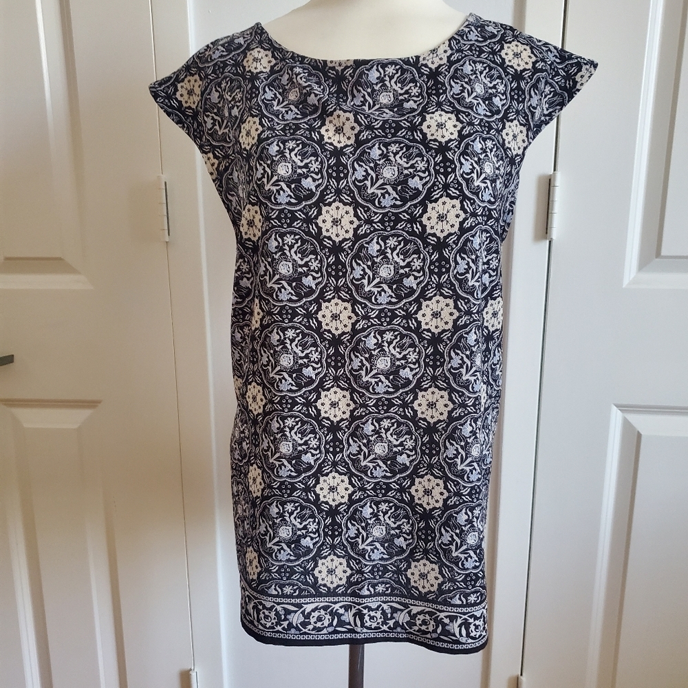 MAX Studio navy blue pattern top M